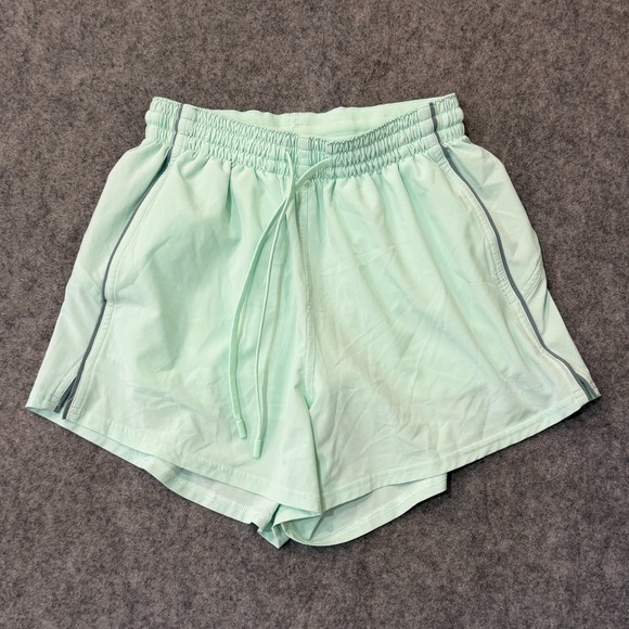 lululemon athletica Pants - Lululemon Court Rival Sea Mist Green Lightweight High Rise Relaxed Shorts Size 0